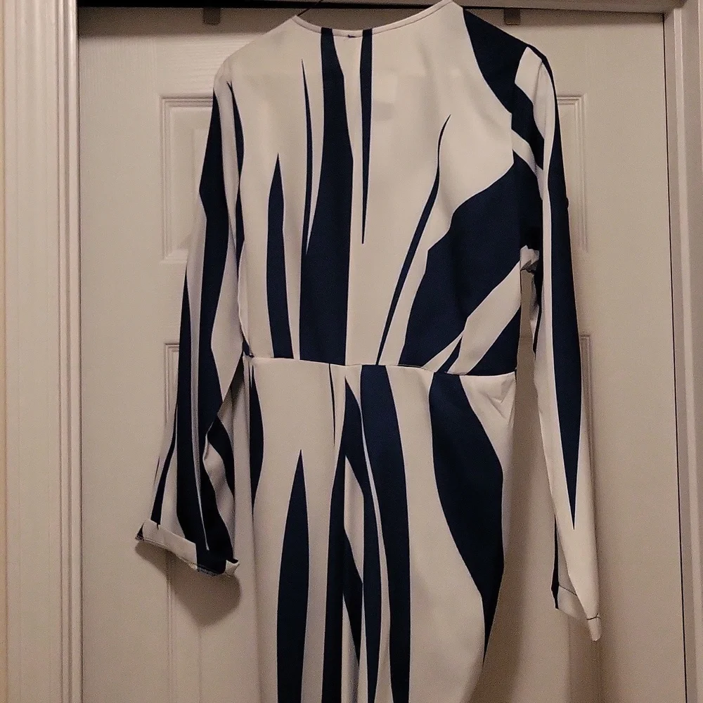 Dress - Picture 6 of 7